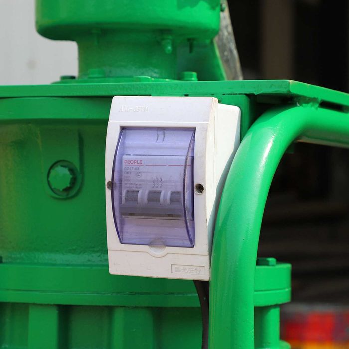 Granulator furaje KL-120L PROFI, motor inclus 3 kW si 3 matrite NOU