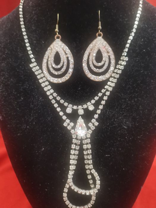 Дамски комплект с блестящи камъчета