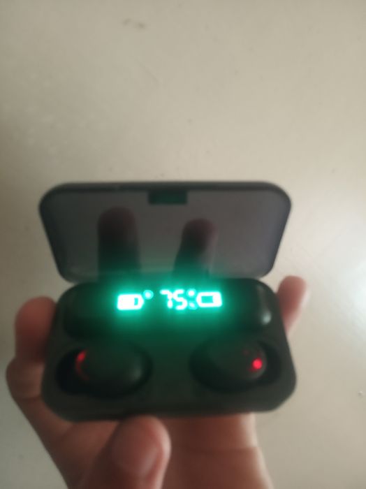 Airpods quloqchinlar