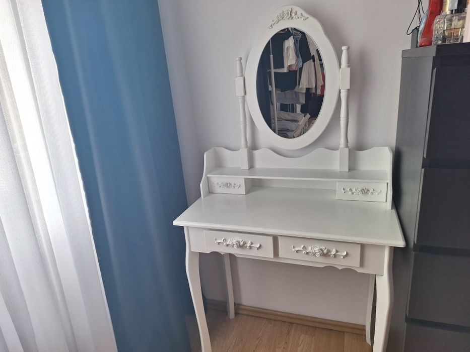 Masă de machiaj pentru adolescente