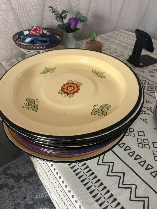 Подносы эмалированные