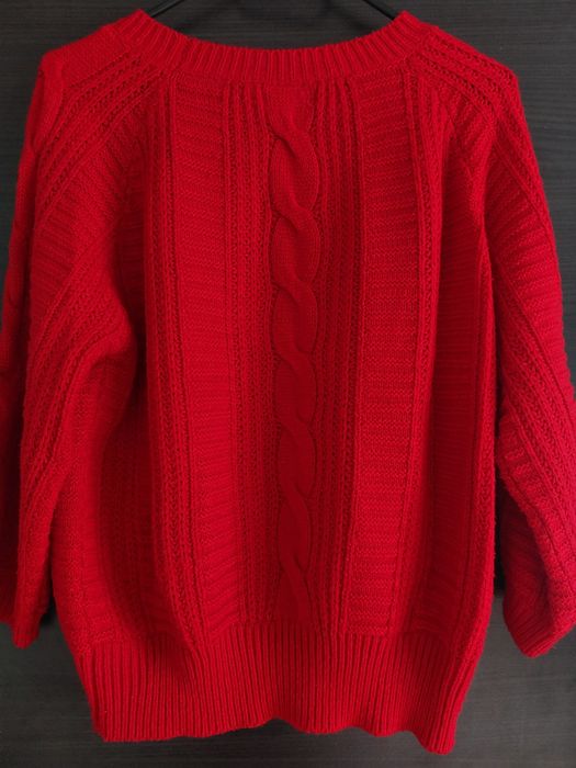 Плетен червен пуловер