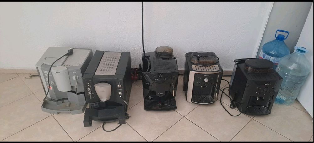 Кафе машини нови не са използвани много чисти готови за работа!