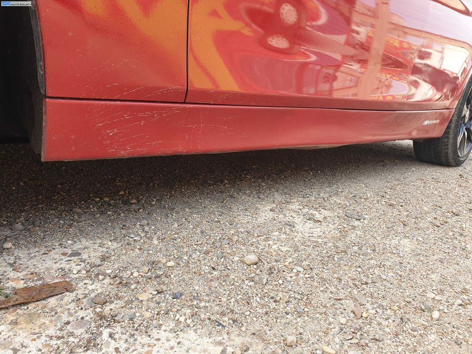 Prag Ornament Stanga BMW Seria 3 F30 NFL Non Facelift 2011 - 2014 Culoare A75 Melbourne Red Metallic [K1144]