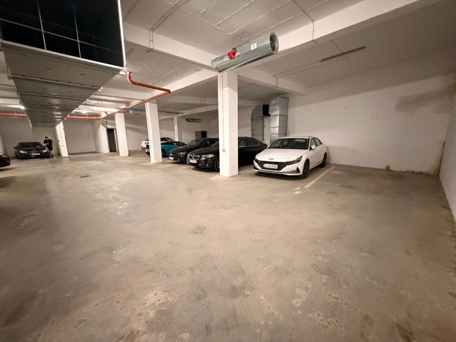 Se vand 15 parcari subterane în Complex Regie Residence