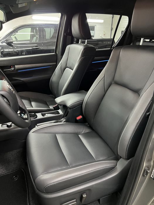 Toyota Hilux Invincible 2.8d 48V Mild Hybrid , Pret afisat TVA inclus