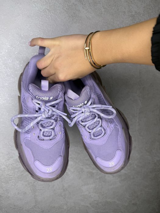 Предлагам Balenciaga Triples купени от Фафеч