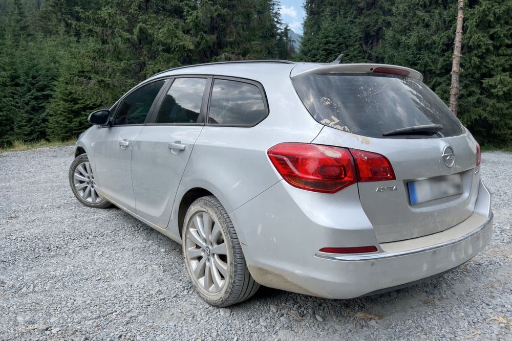 Opel Astra J SportsTourer 2013