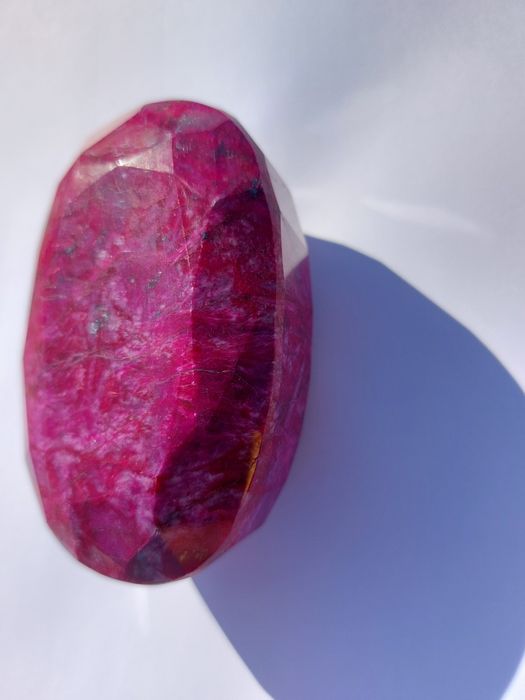 Уникален сертифициран естествен огромен червен Рубин 1417,7 карата.