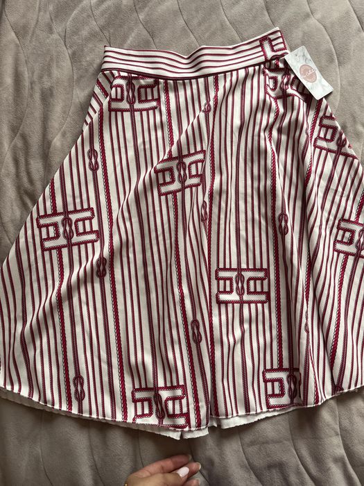 Нова пола с етикет