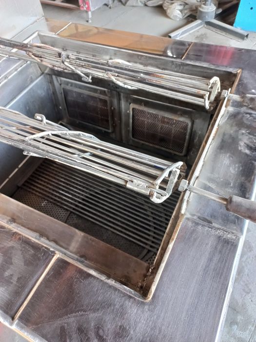 Аппарат для приготовления барбекю.