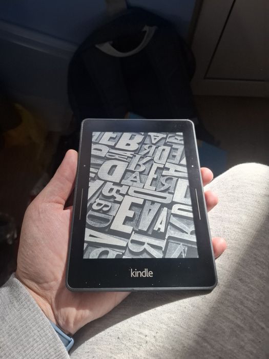 Електронен четец ebook Kindle Voyage