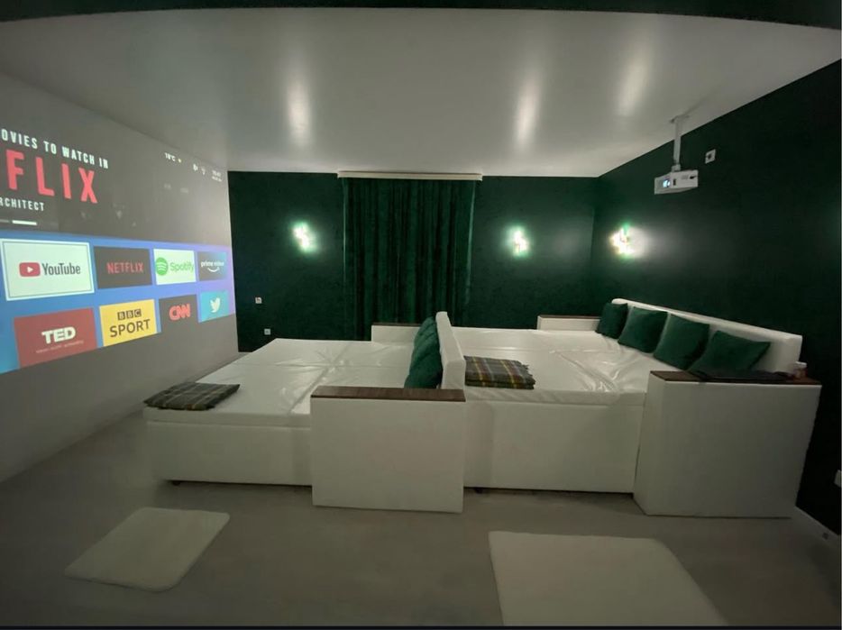 Диваны кровать с подушками