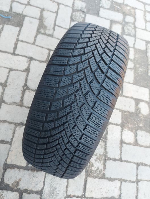 O bucată 235/50 R19 M+S iarnă- una Michelin Bridgestone