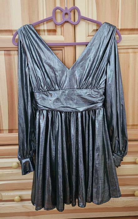 Рокля с метален ефект