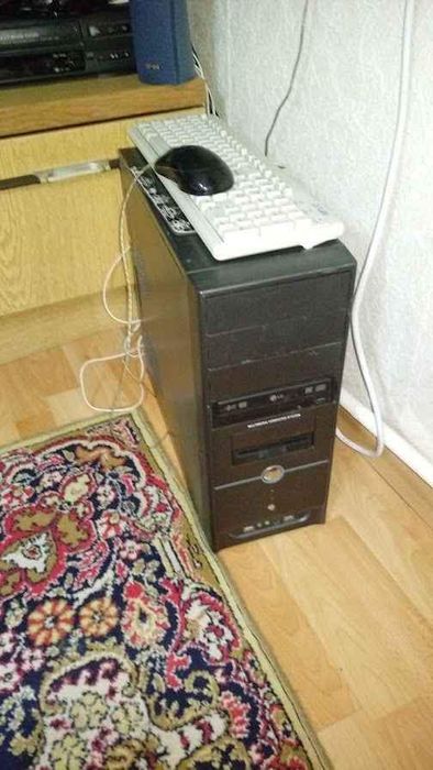 Компютър и монитор