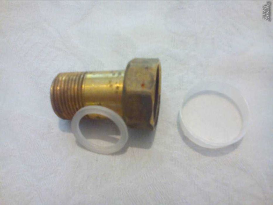 Холендрови гайки за водомер - 4 лв.