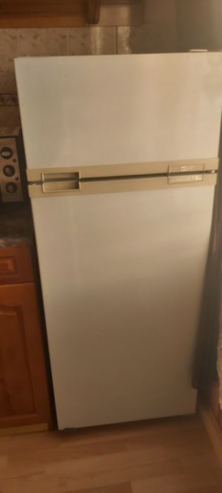 Хладилник с фризер