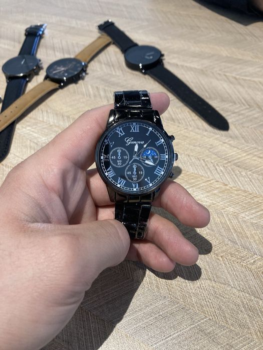 Продам новые часы за дешево.