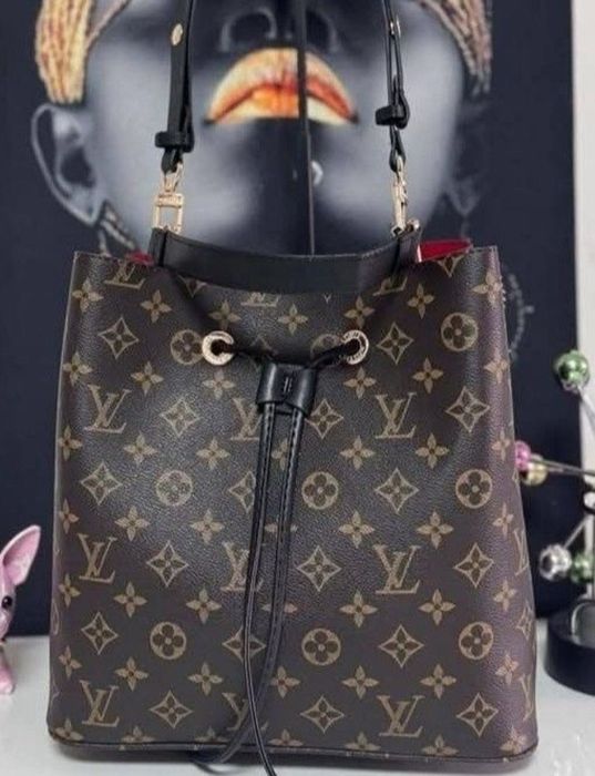 Geanta tip coșuleț  Lv+portofel, new collection, super calitate, Italia, saculet, etichetă