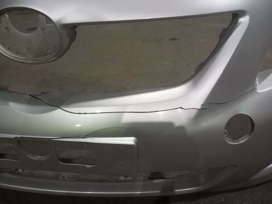 Продам бампер Toyota Carolla