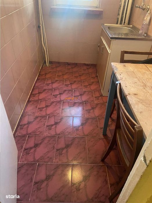 Apartament 4 camere , zona cartier Sud , et 1 , 60 mp , liber
