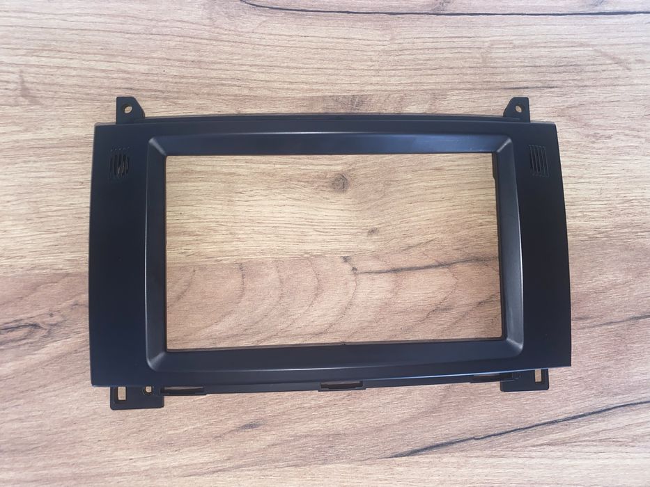 Ramă adaptoare 2-DIN Mercedes Vito W639 NOUĂ