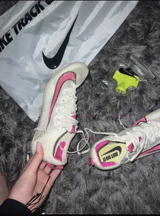 adidasi atletism cuie de alergare