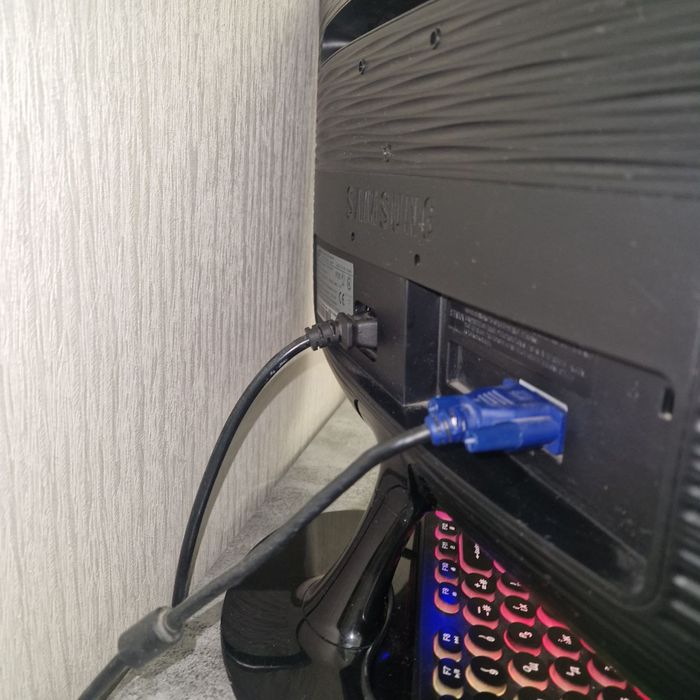 Монитор Самсунг БУ.