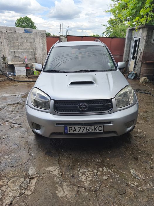 Продавам Тойота рав 4 2003г