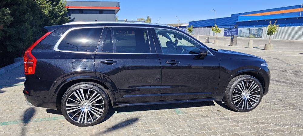 Vând Volvo XC90 7 locuri  plug-in hibrid