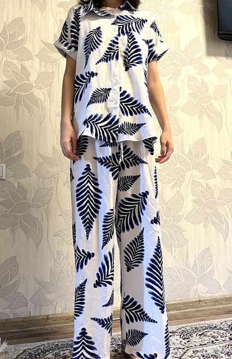 Продам костюмы,платья,кофточки