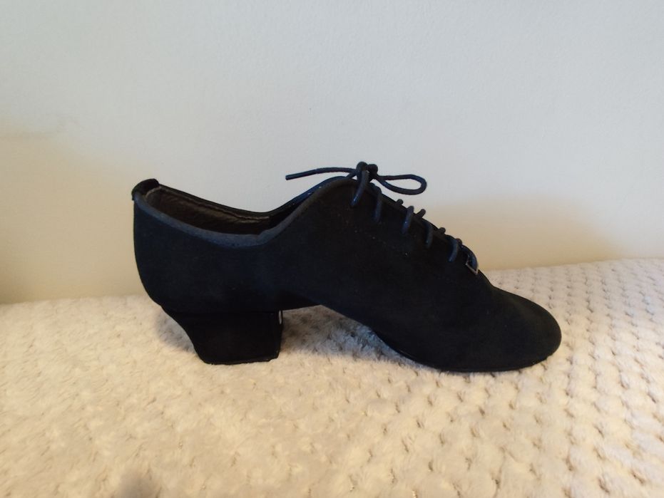 Професионални дамски обувки за спорте танци.