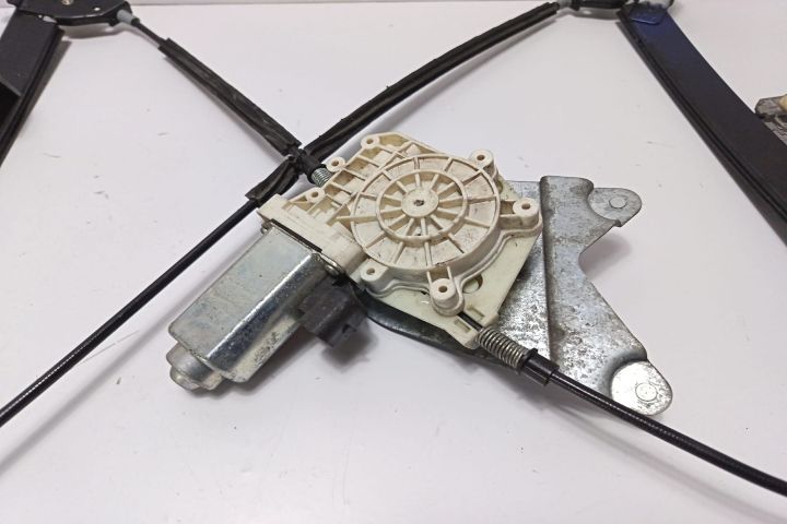 Macara stanga fata cu motoras Ford Street KA prima generatie