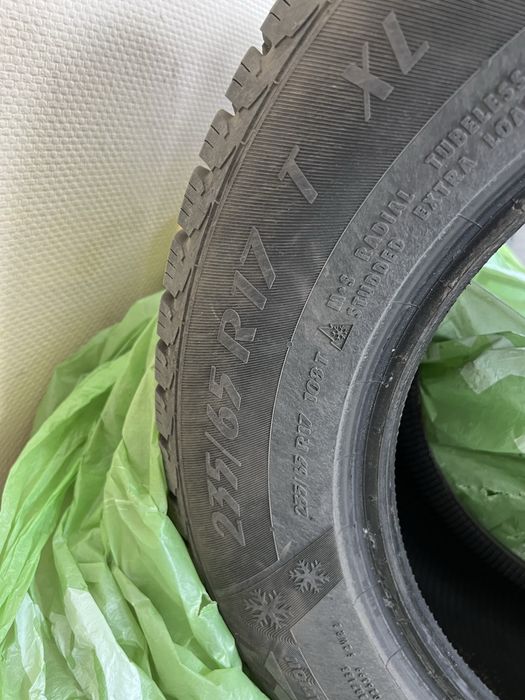 Продам резину 235/65/17 шипы