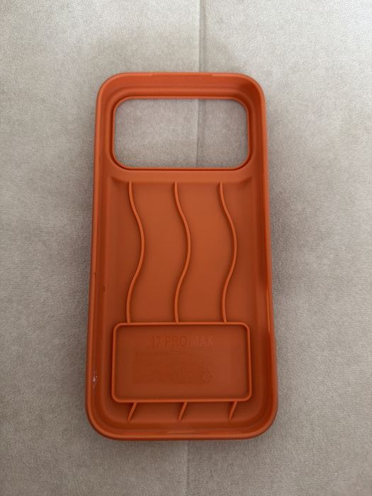 Айфон 17 про макс чехол