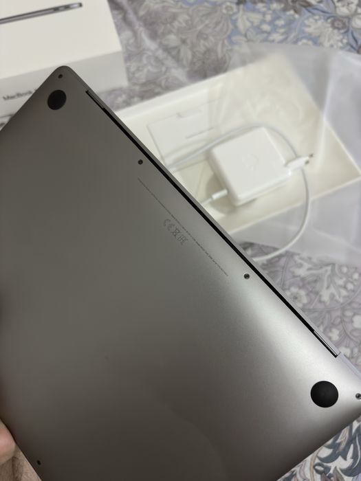 MacBook Air 13 8/256 M1