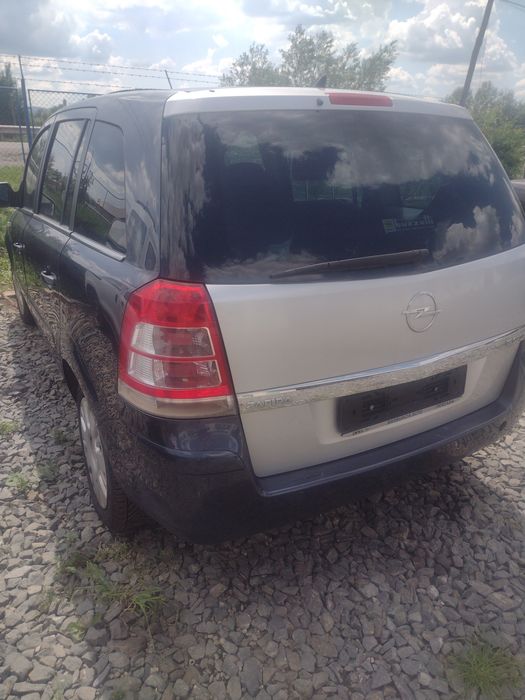 Opel Zafira pe gaz și benzinã  2011