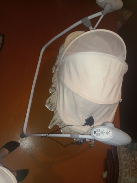 Детиские качела в хорошим состаяние