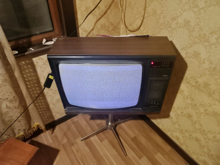 Телевизор горизонт цветной в рабочем состоянии