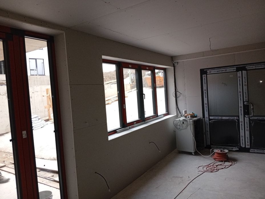 Качествени вътрешни ремонти

Двама опитни майстори