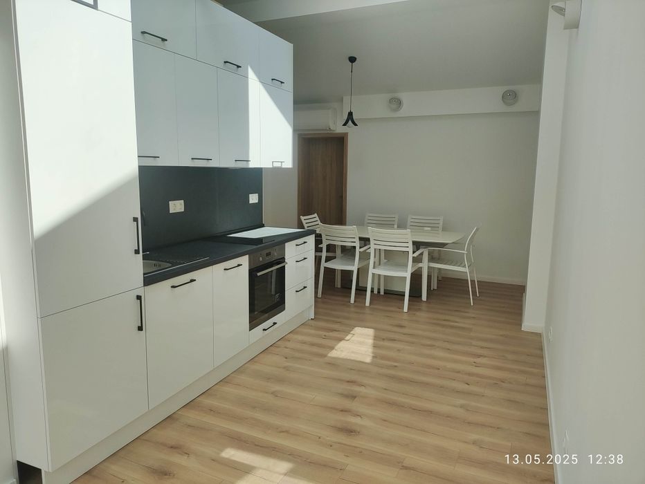 Продава се Четиристаен апартамент в Варна, Операта - 120 кв.м за 11 €/кв.м - Снимка #1