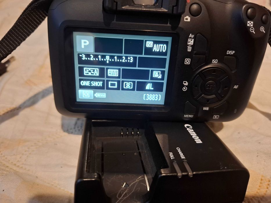 Фотоапарат Canon 4000D с обектив 18-55мм 1:3,5-5,6 III