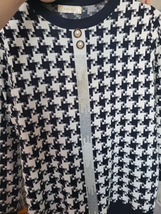 Пуловер женский ,