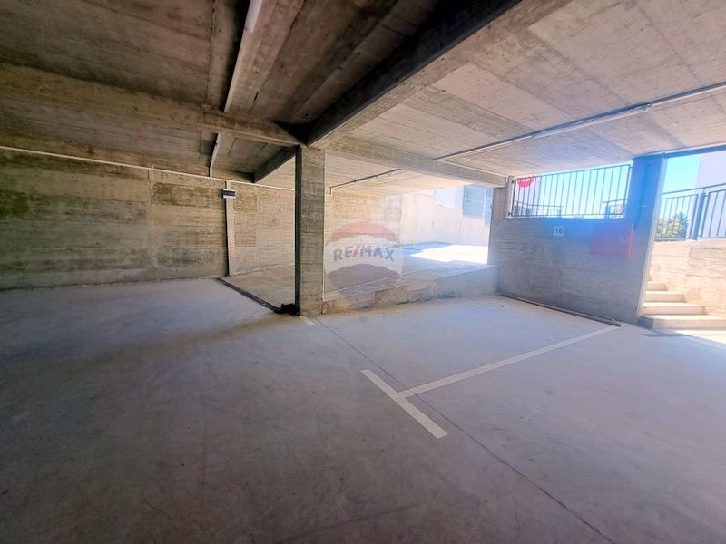 Дава се под наем Гараж / Паркомясто в Варна, Владислав Варненчик - 13 кв.м за 51 € - Снимка #1