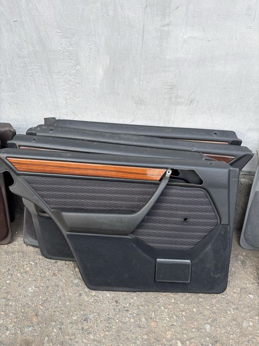 Мерседес 124 Дверные карты обшивки