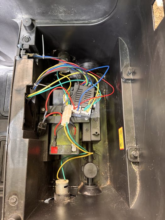 Masinuta pe baterie pentru copii 12V cu muzica telecomanda incarcator