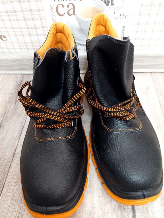 Продам ботинки защитные 44р.