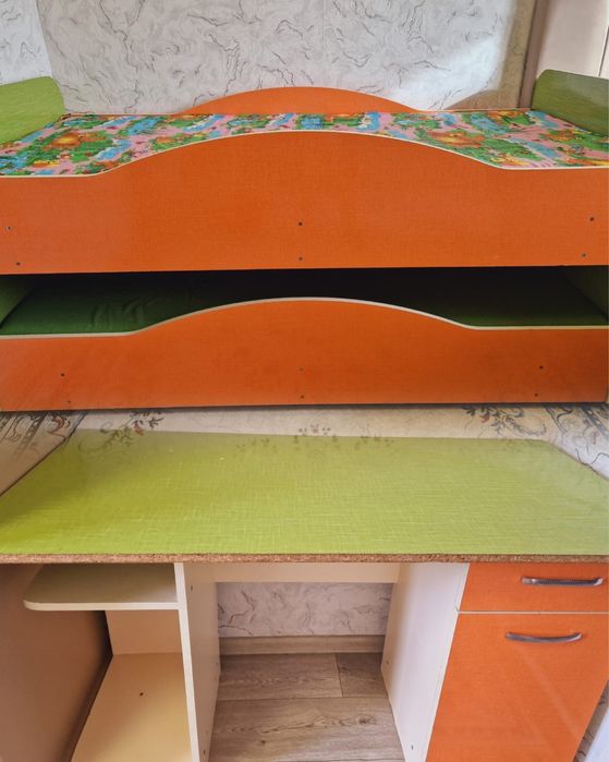 Кроват детскии диван