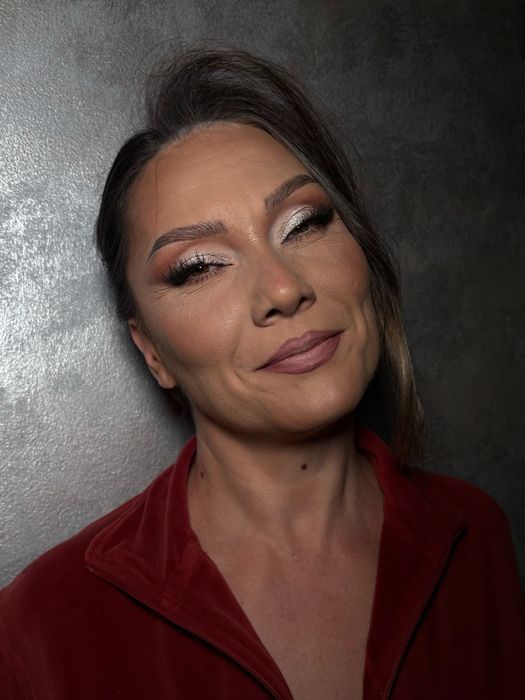 Ofer servicii de make-up in bucuresti!